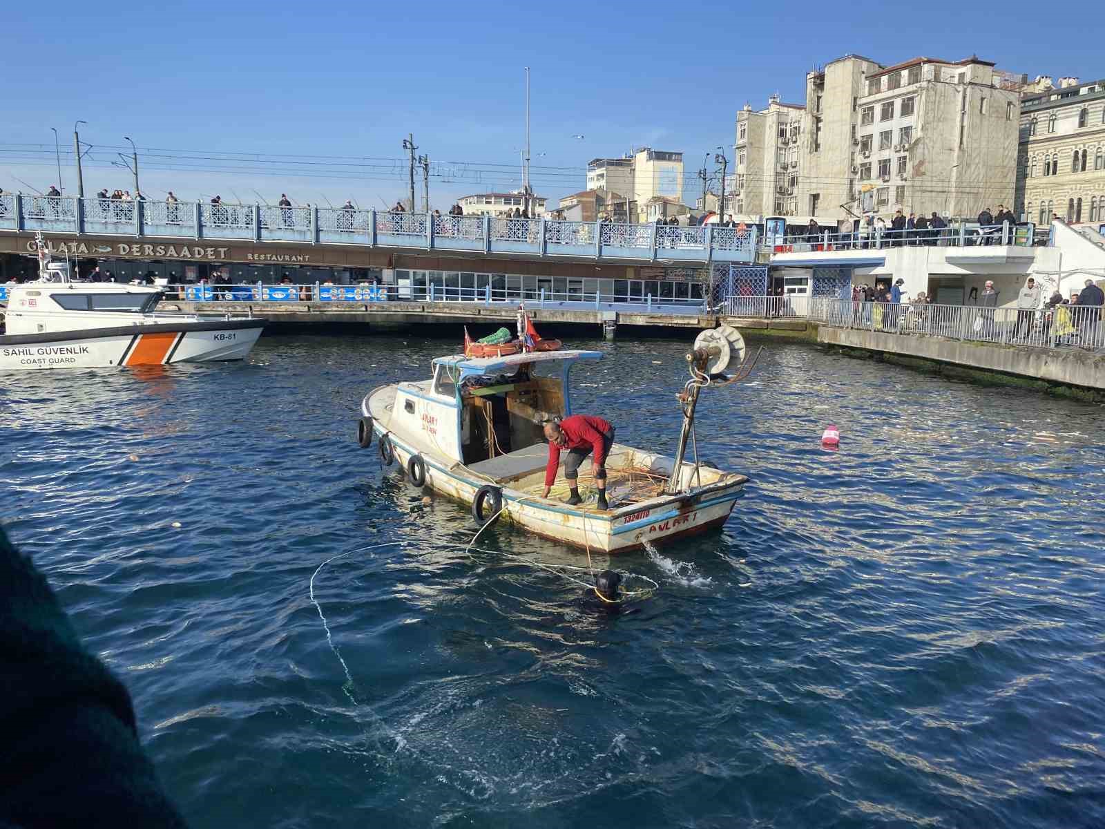 Haliç’ten 33 kilogram olta kurşunu çıkarıldı
