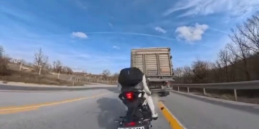 Kırklareli’nde tıra çarpan motosikletli yaralandı