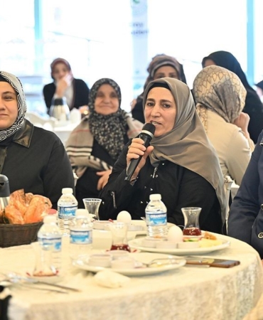 Gaziosmanpaşa Belediye Başkan Vekili Karadeniz, okuma-yazma kursiyerlerini ağırladı