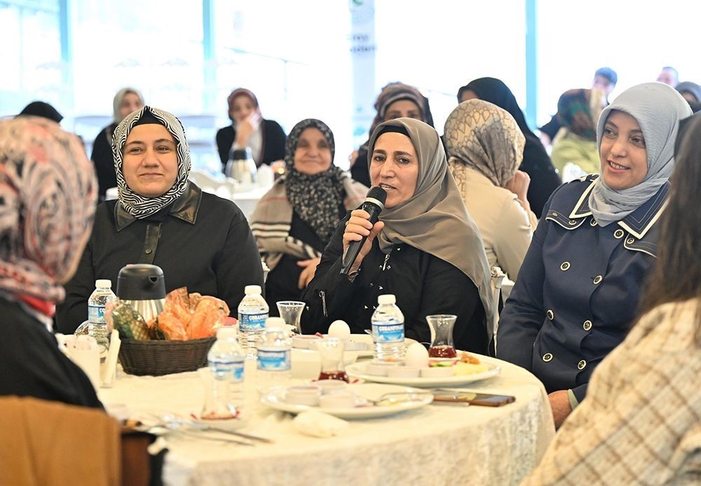 Gaziosmanpaşa Belediye Başkan Vekili Karadeniz, okuma-yazma kursiyerlerini ağırladı