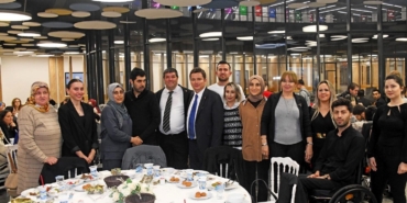 Başkan Erkan Aydın engelleri sevgiyle aştı