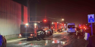 Kocaeli’de geri dönüşüm deposunda yangın: 1 yaralı
