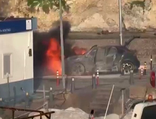 Şile Limanı’nda bir araç alevlere teslim oldu