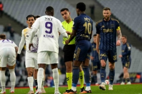 Trendyol Süper Lig: Eyüpspor: 0 - Fenerbahçe: 2 (İlk yarı)