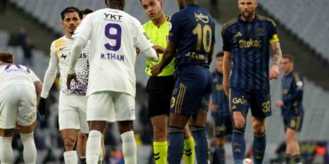 Trendyol Süper Lig: Eyüpspor: 0 - Fenerbahçe: 2 (İlk yarı)