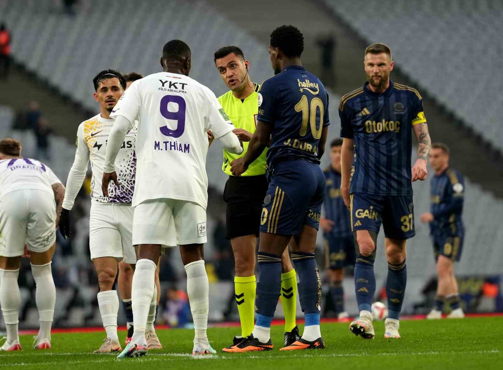 Trendyol Süper Lig: Eyüpspor: 0 - Fenerbahçe: 2 (İlk yarı)