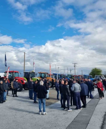 Yunanistan’da çiftçiler yol kapattı, polisle gerilim arttı