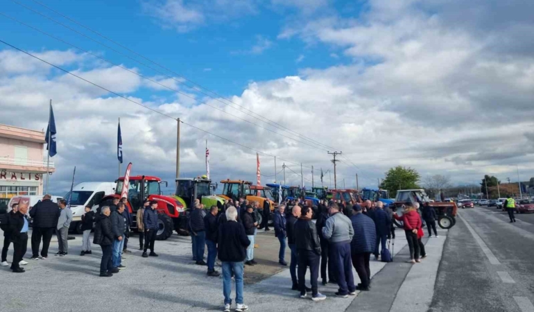 Yunanistan’da çiftçiler yol kapattı, polisle gerilim arttı