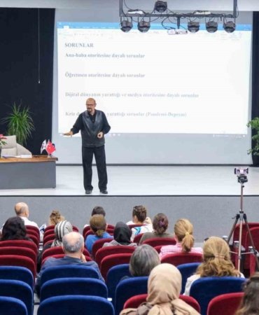 Bursa’da anne baba okulu ilgi görüyor