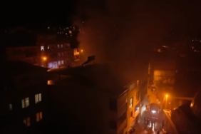 Bursa’da apartmanın deposunda çıkan yangın paniğe neden oldu: 1 kişi hastaneye kaldırıldı