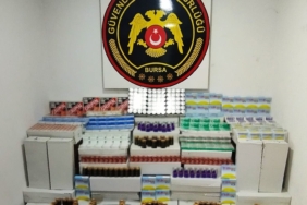 Bursa’da ruhsatsız ilaç operasyonu: Binlerce ürün ele geçirildi