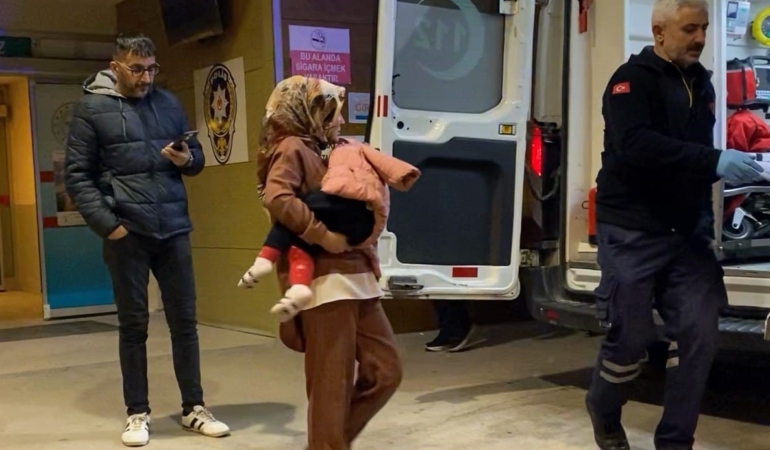 Üzerine şifonyer devrilen çocuk hastaneye kaldırıldı