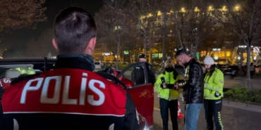 Bursa’da yılbaşı öncesi polis uygulamasında çok sayıda şüpheli yakalandı