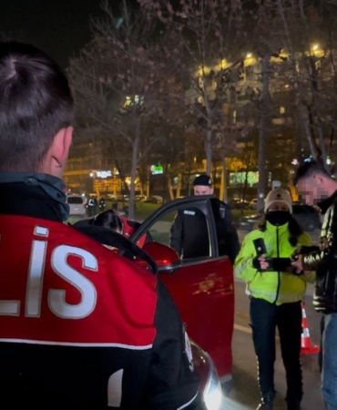 Bursa’da yılbaşı öncesi polis uygulamasında çok sayıda şüpheli yakalandı