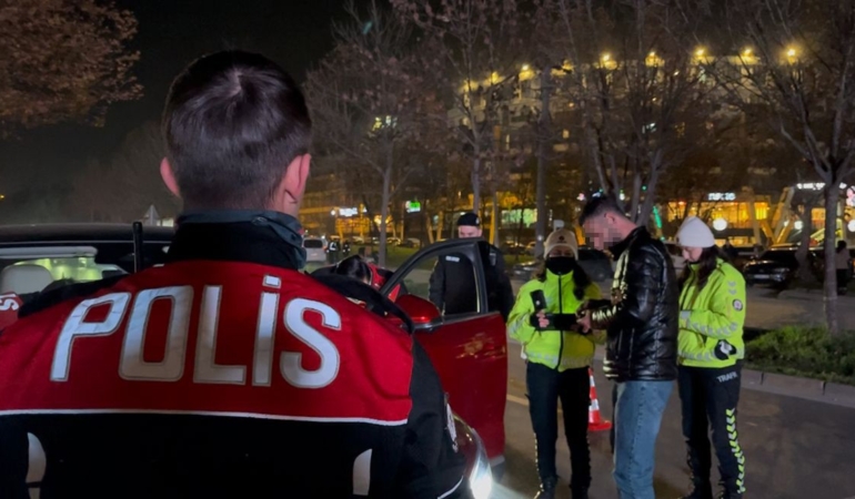 Bursa’da yılbaşı öncesi polis uygulamasında çok sayıda şüpheli yakalandı