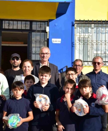 Büyükşehir’den okullara spor ekipmanı desteği