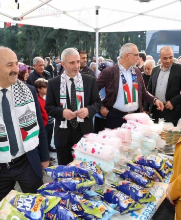 Kadınların el emeği ürünleri Filistinliler için satışa sunuldu