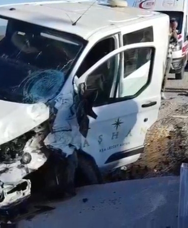 2 araç çarpıştı: 2 yaralı