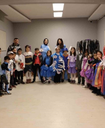 Ümraniye Belediyesi’nden çevre dostu moda defilesi: Atıklardan geri dönüşüm şıklığı