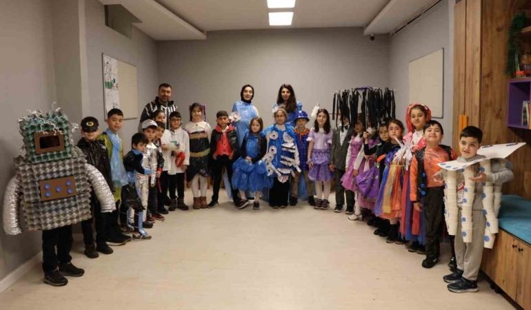 Ümraniye Belediyesi’nden çevre dostu moda defilesi: Atıklardan geri dönüşüm şıklığı