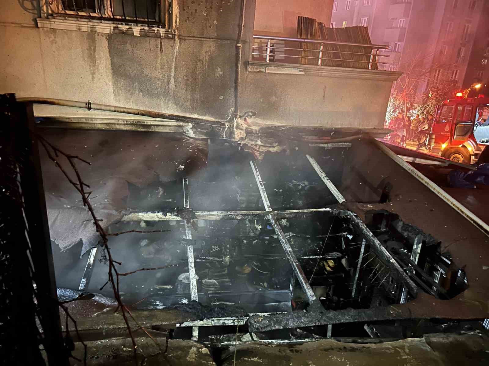 Ümraniye’de dükkan alevlere teslim oldu