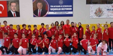 Körfez’in genç ve minik karatecileri 23 madalya aldı