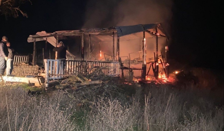 Bilecik’te benzinle mangal yakma girişimi bağ evini küle çevirdi