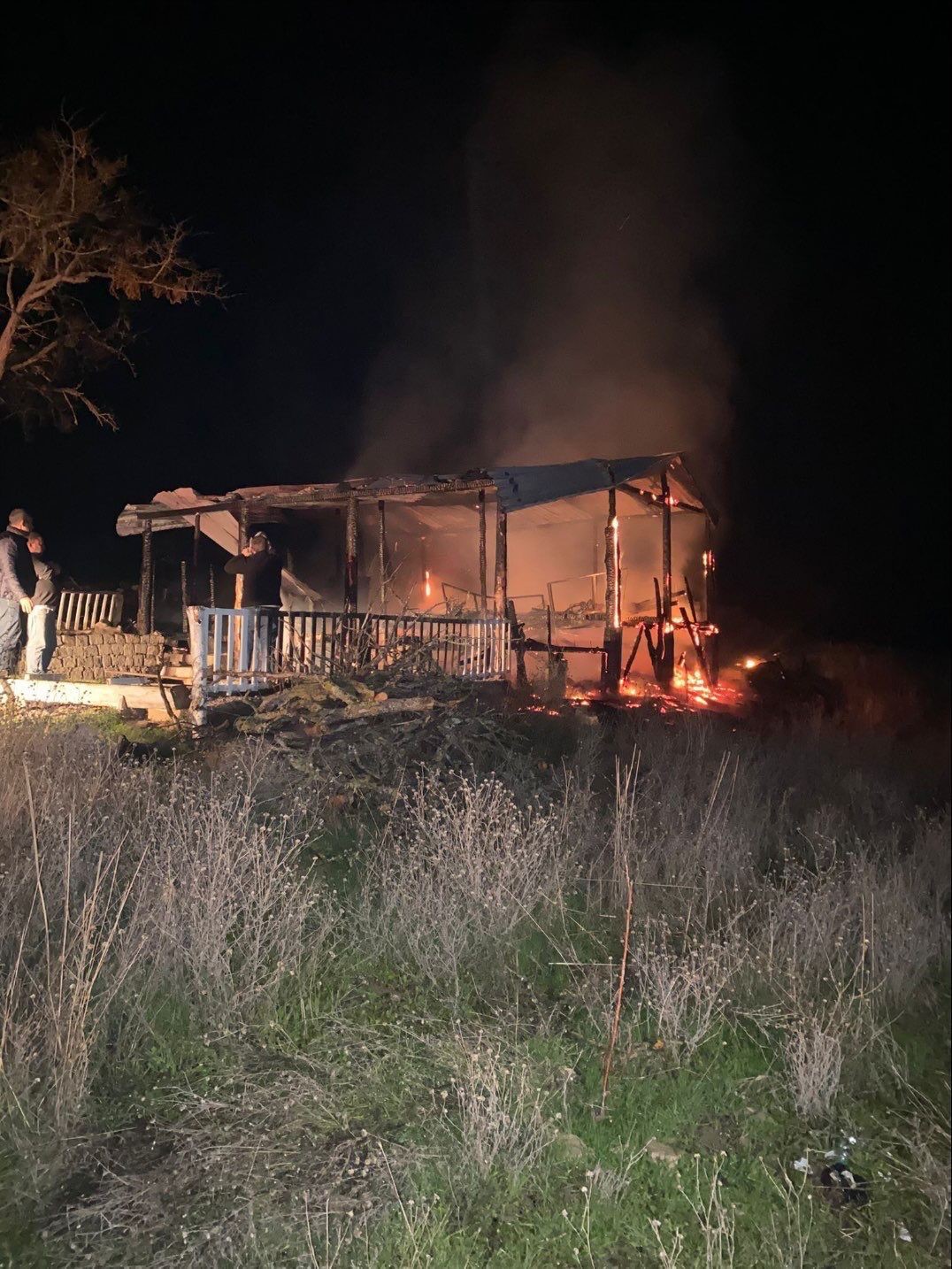 Bilecik’te benzinle mangal yakma girişimi bağ evini küle çevirdi