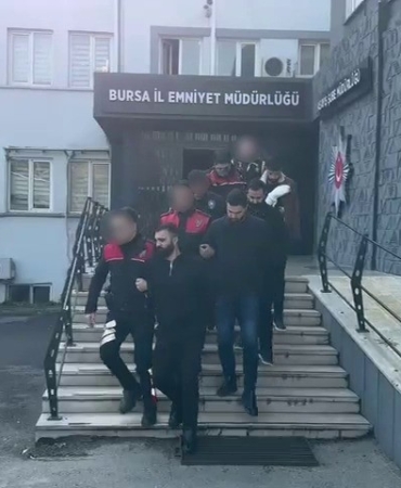 Bursa’da ‘servis açmadınız’ diye silahlı saldırı düzenleyip 6 kişiyi yaralayan şüphelilere operasyon : 10 şüpheli gözaltına alındı