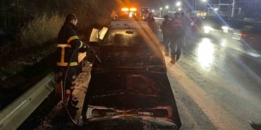 Bilecik’te seyir halindeki otomobil alev aldı