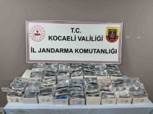 Kocaeli’de 2,6 milyon TL’lik kaçak gözlük ve tütün operasyonu