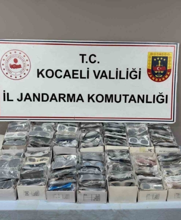 Kocaeli’de 2,6 milyon TL’lik kaçak gözlük ve tütün operasyonu