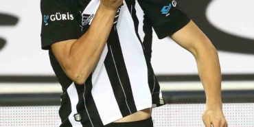 Necip Uysal: "Kariyerime bu forma altında nokta koyacağım"