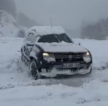 Sakarya’da kar mesaisi: Kimi yolda kaldı, kimi keyfini çıkardı