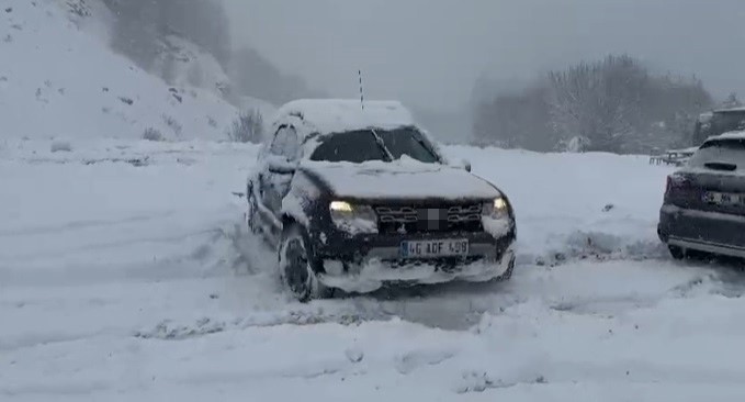 Sakarya’da kar mesaisi: Kimi yolda kaldı, kimi keyfini çıkardı