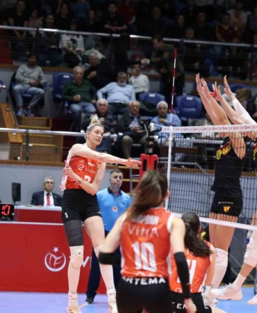 Eczacıbaşı Dynavit, Göztepe’ye set vermedi