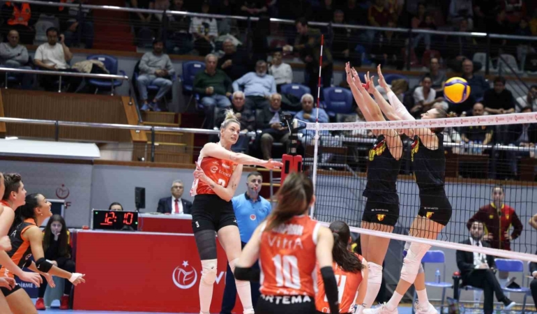 Eczacıbaşı Dynavit, Göztepe’ye set vermedi