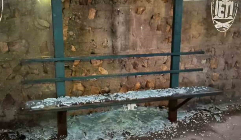 Beykoz’da durak camlarını hedef alan iki şüpheli yakalandı