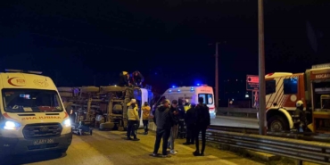 Kuzey Marmara Otoyolu girişinde beton mikseri devrildi: 2 yaralı