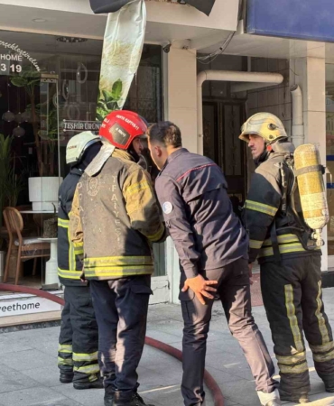 Depoda başlayan yangın mahallede paniğe yol açtı