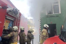 Fatih’te 2 katlı binada yangın paniği