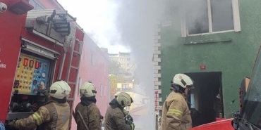 Fatih’te 2 katlı binada yangın paniği