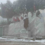 Sındırgı’nın yüksek kesimlerinde kar ve buzlanma etkisini artırdı