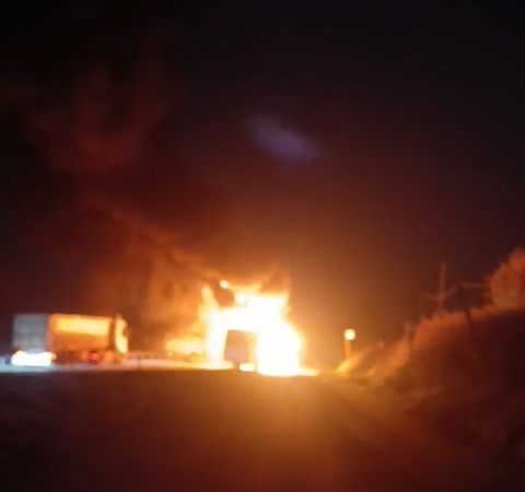 Servis otobüsü alevlere teslim oldu