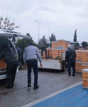 Babaeski’de üreticilere arı kovanı dağıtıldı