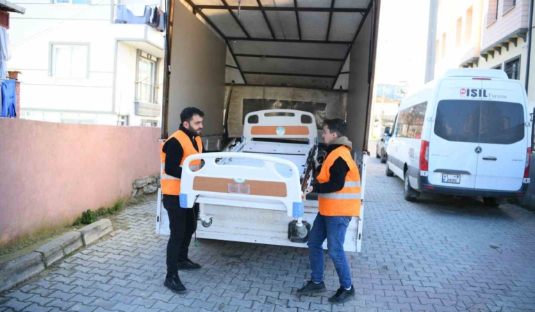 2025 yılında ihtiyaç sahiplerine kırtasiyeden hasta yatağına kadar sosyal yardım