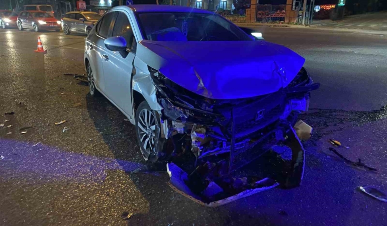 Bursa’da kavşakta feci kaza: 1 ağır yaralı