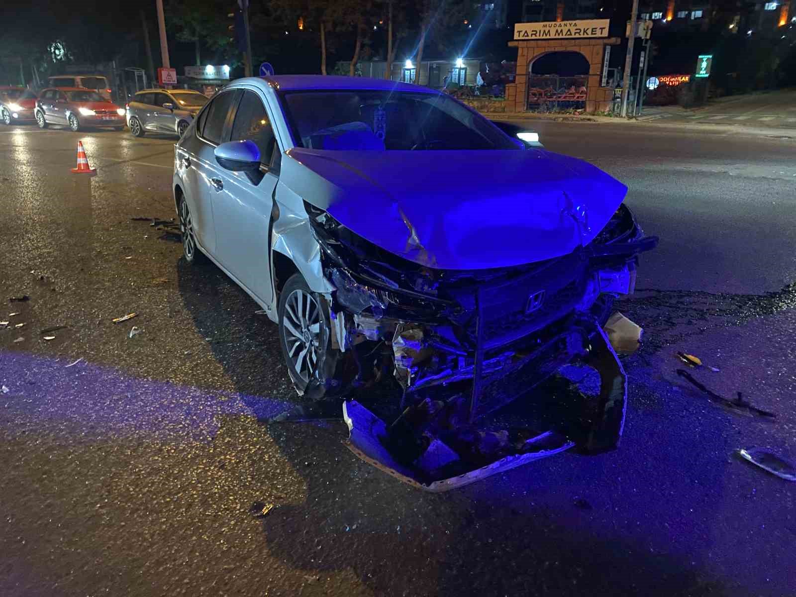 Bursa’da kavşakta feci kaza: 1 ağır yaralı