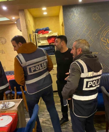 Bursa’da asayiş uygulaması: Aranan şahıslar yakalandı, uyuşturucu madde ele geçirildi