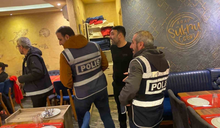 Bursa’da asayiş uygulaması: Aranan şahıslar yakalandı, uyuşturucu madde ele geçirildi